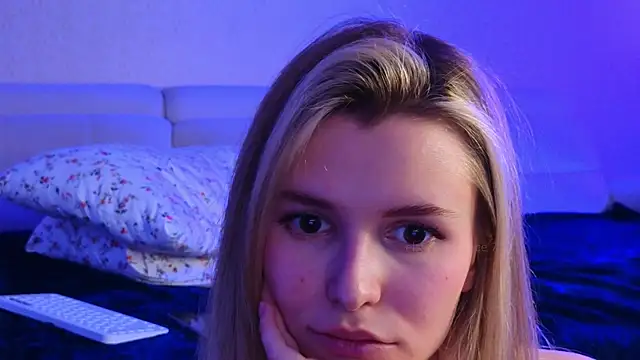 Snapshot of elsa_limerence chatting on 01.07.25 elsa limerence online show from 01.07.25