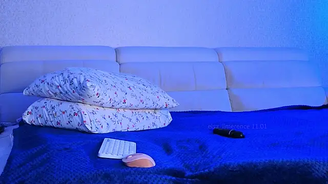 Snapshot of elsa_limerence chatting on 01.11.25 elsa limerence online show from 01.11.25