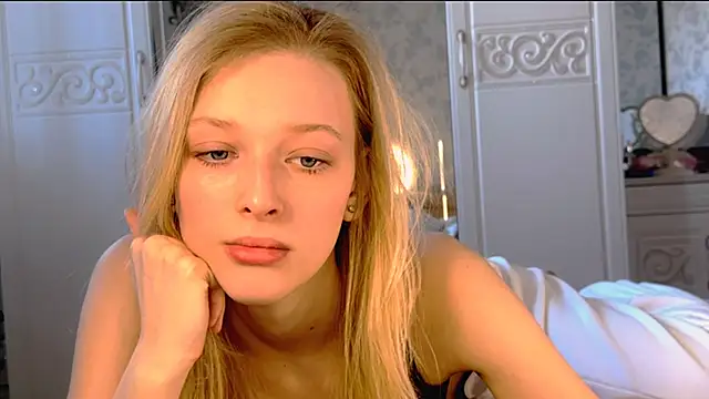 Evvie Summn1 online show from 03.23.25