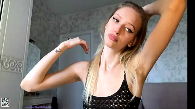 Evvie Summn1 online show from 10.10.25