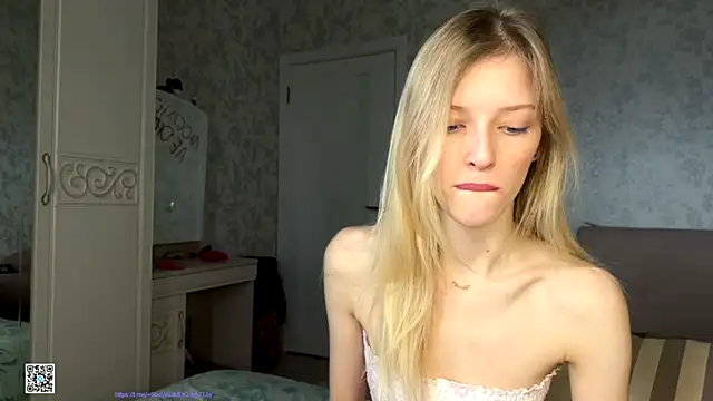 Evvie Summn1 online show from 10.17.25