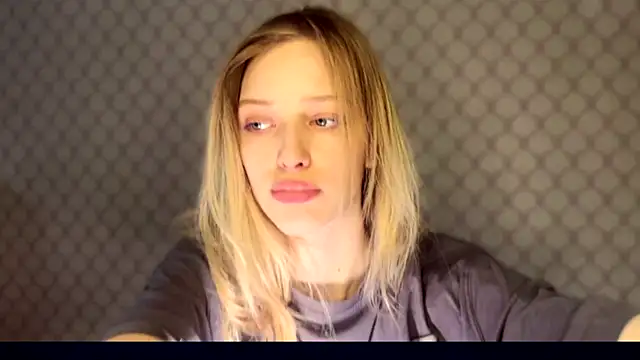 Snapshot of Evvie_Summn1 chatting on 12.20.25 Evvie Summn1 online show from 12.20.25