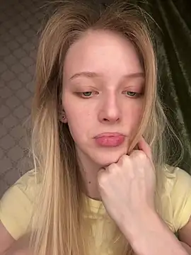 Snapshot of Evvie_Summn1 chatting on 02.01.26 Evvie Summn1 online show from 02.01.26