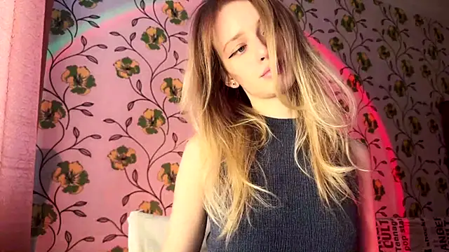 Snapshot of Evvie_Summn1 chatting on 02.21.26 Evvie Summn1 online show from 02.21.26