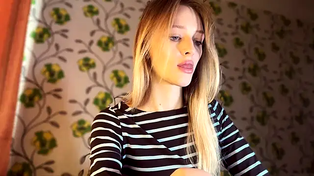 Snapshot of Evvie_Summn1 chatting on 03.03.26 Evvie Summn1 online show from 03.03.26