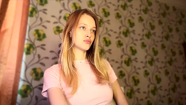 Snapshot of Evvie_Summn1 chatting on 03.23.26 Evvie Summn1 online show from 03.23.26