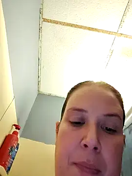 Snapshot of 023Longandjuicy chatting on 12.19.25 023Longandjuicy online show from 12.19.25