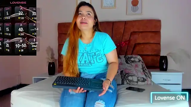 Snapshot of MAHIASMITH13 chatting on 02.15.25 MAHIASMITH13 online show from 02.15.25