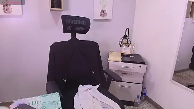 Zuzana21 online show from 04.21.26