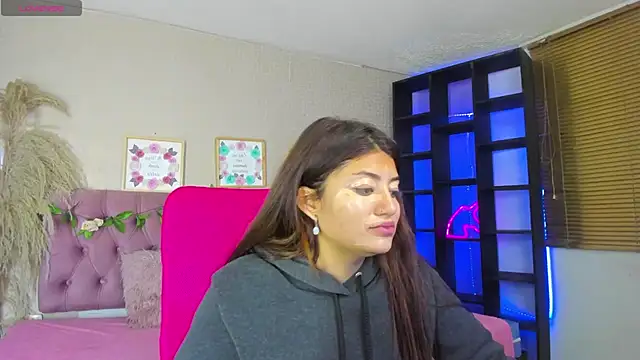 Lia Keen online show from 10.15.25