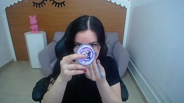 Snapshot of Chinatsu_t chatting on 11.26.25 Chinatsu t online show from 11.26.25