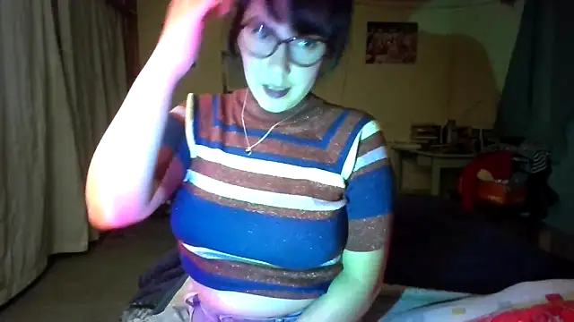 Snapshot of Tiramisu89 chatting on 12.21.25 Tiramisu89 online show from 12.21.25