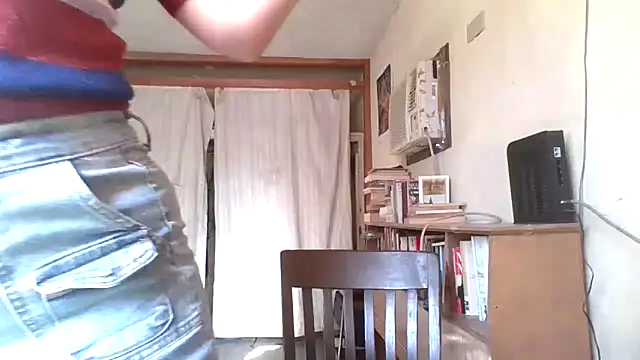 Snapshot of Tiramisu89 chatting on 12.21.25 Tiramisu89 online show from 12.21.25