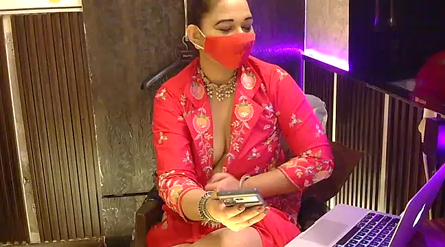 Snapshot of fabdemira chatting on 12.20.24 fabdemira online show from 12.20.24