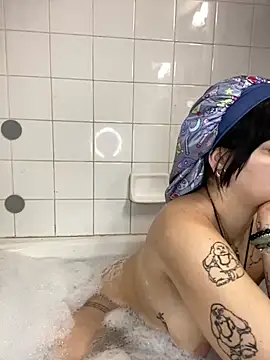 pircilla23 online show from 10.30.25