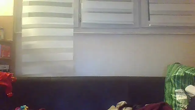 unejeunebrat81 online show from 01.18.25