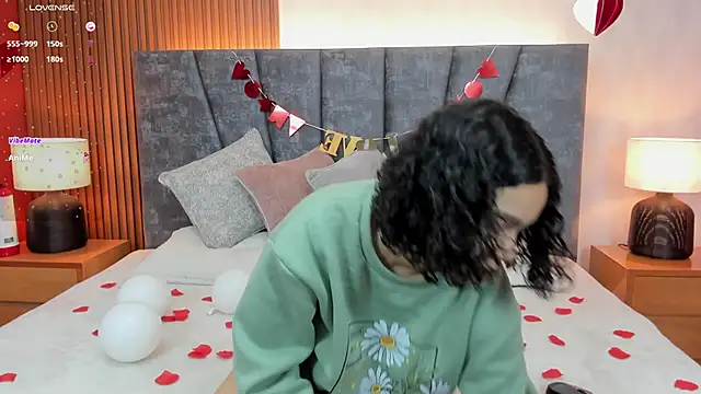 pretty sunlight  online show from 02.15.25