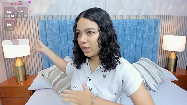 pretty sunlight  online show from 10.26.25