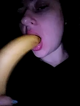 Snapshot of YuliannaFox chatting on 12.16.24 YuliannaFox online show from 12.16.24