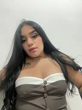 Snapshot of Sofi-James chatting on 01.01.25 Sofi-James online show from 01.01.25