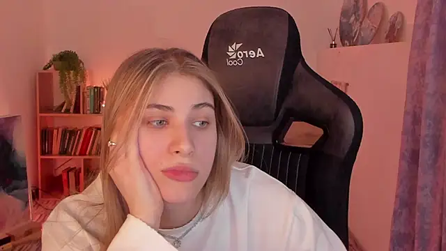 EllieCutes online show from 03.20.25