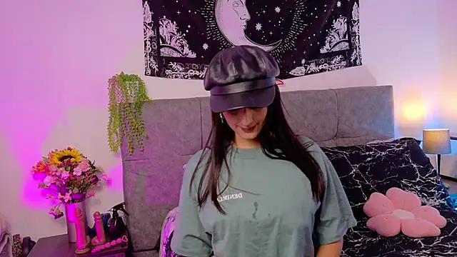 Snapshot of LexieandNate chatting on 03.20.26 LexieandNate online show from 03.20.26