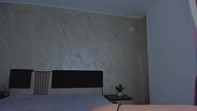 AliyaWade  online show from 12.17.25