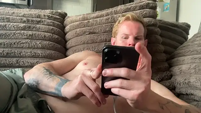 Snapshot of crossfitterguy87 chatting on 10.05.25 crossfitterguy87 online show from 10.05.25