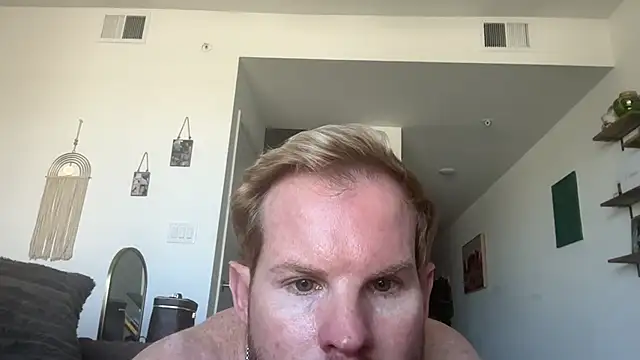 Snapshot of crossfitterguy87 chatting on 02.16.26 crossfitterguy87 online show from 02.16.26