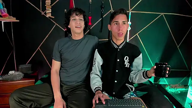 Snapshot of MillersKink chatting on 12.03.25 MillersKink online show from 12.03.25