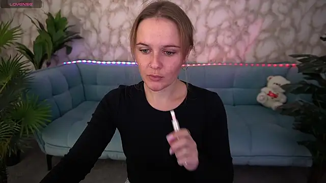 MaribelRiverr  online show from 10.14.25