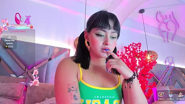 Snapshot of KimVelezz chatting on 09.08.25 KimVelezz online show from 09.08.25