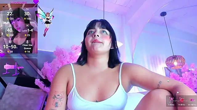 Snapshot of KimVelezz chatting on 11.08.25 KimVelezz online show from 11.08.25