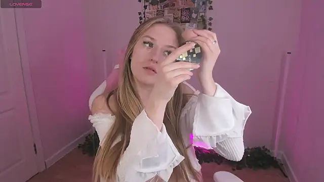 Snapshot of Stacy_River chatting on 03.10.25 Stacy River online show from 03.10.25