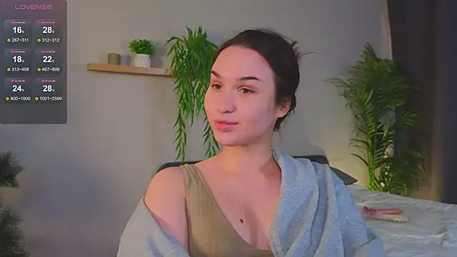 Snapshot of Roxie_Mils chatting on 01.16.25 Roxie Mils online show from 01.16.25