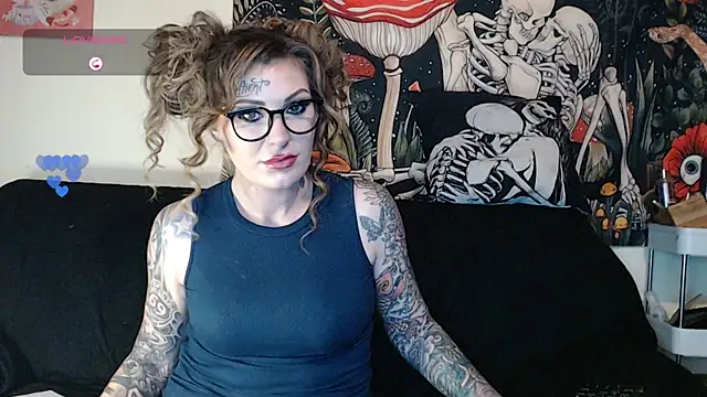 Snapshot of meganluv69 chatting on 02.11.25 meganluv69 online show from 02.11.25