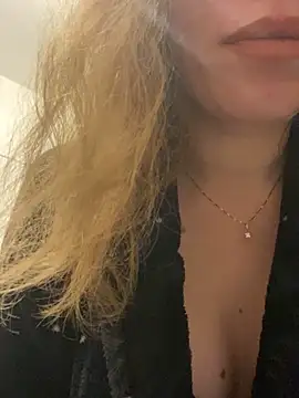 Snapshot of EvaRush chatting on 12.20.24 EvaRush online show from 12.20.24