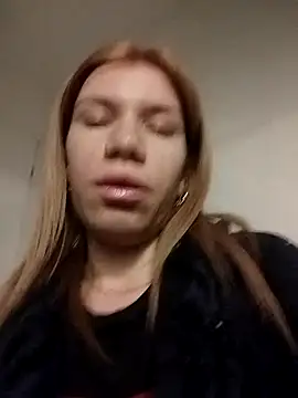 Snapshot of EvaRush chatting on 11.17.25 EvaRush online show from 11.17.25