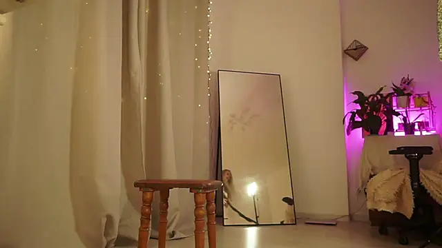 Snapshot of Elly_Caramelly chatting on 03.06.25 Elly Caramelly online show from 03.06.25