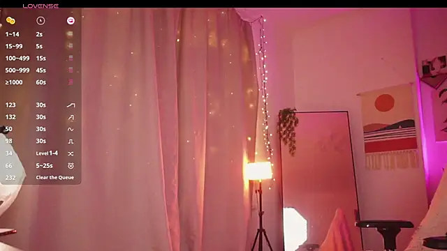 Snapshot of Elly_Caramelly chatting on 12.17.25 Elly Caramelly online show from 12.17.25