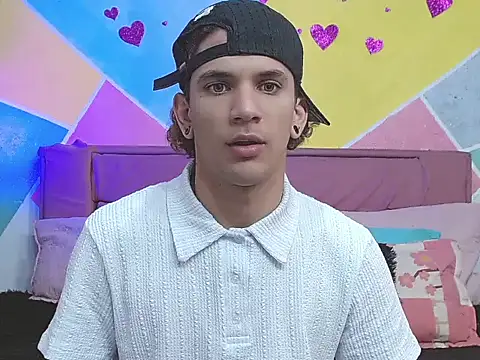 Snapshot of tylor_boy chatting on 09.15.25 tylor boy online show from 09.15.25