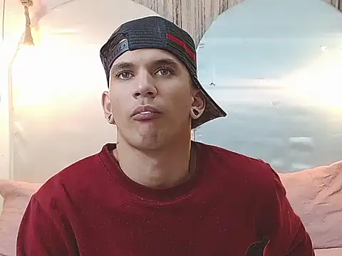 Snapshot of tylor_boy chatting on 12.14.25 tylor boy online show from 12.14.25