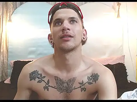 Snapshot of tylor_boy chatting on 01.06.26 tylor boy online show from 01.06.26