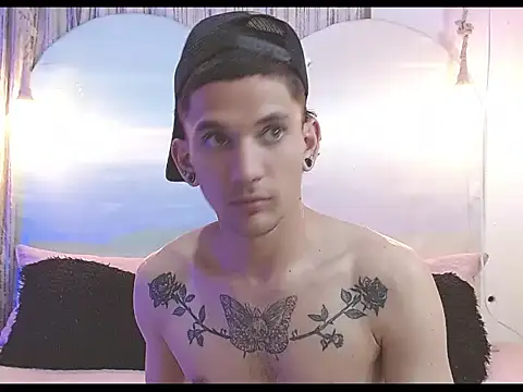 Snapshot of tylor_boy chatting on 01.12.26 tylor boy online show from 01.12.26