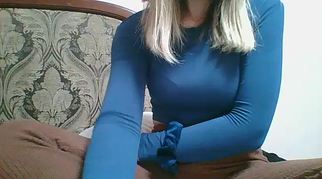 Snapshot of Emma_99 chatting on 01.21.25 Emma 99 online show from 01.21.25