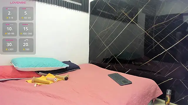 Analiasmith89 online show from 11.13.25