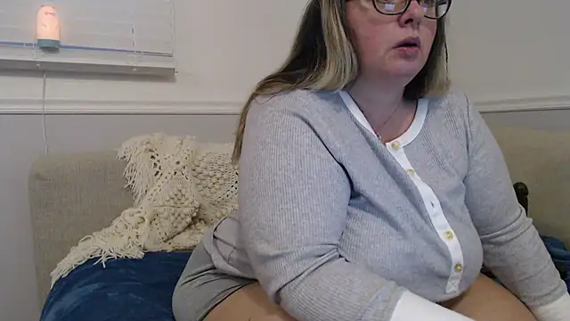 LauLauPAWG online show from 02.06.25