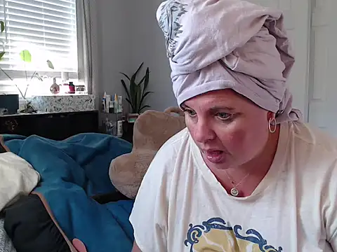 LauLauPAWG online show from 11.06.25