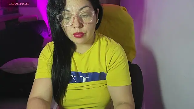 Snapshot of jessicarabbit_1 chatting on 06.21.26 jessicarabbit 1 online show from 06.21.26
