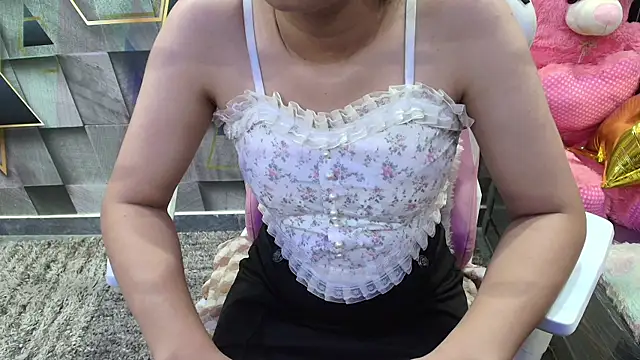 Snapshot of YourKusu chatting on 10.28.25 YourKusu online show from 10.28.25